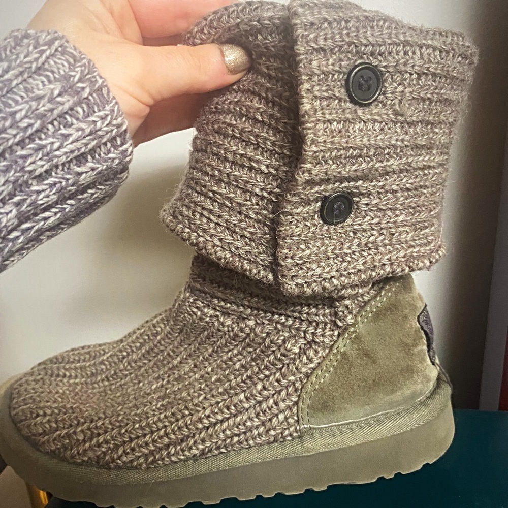 UGG Classic Cardy II Womens Winter Boots Button Detail Foldable Knit.